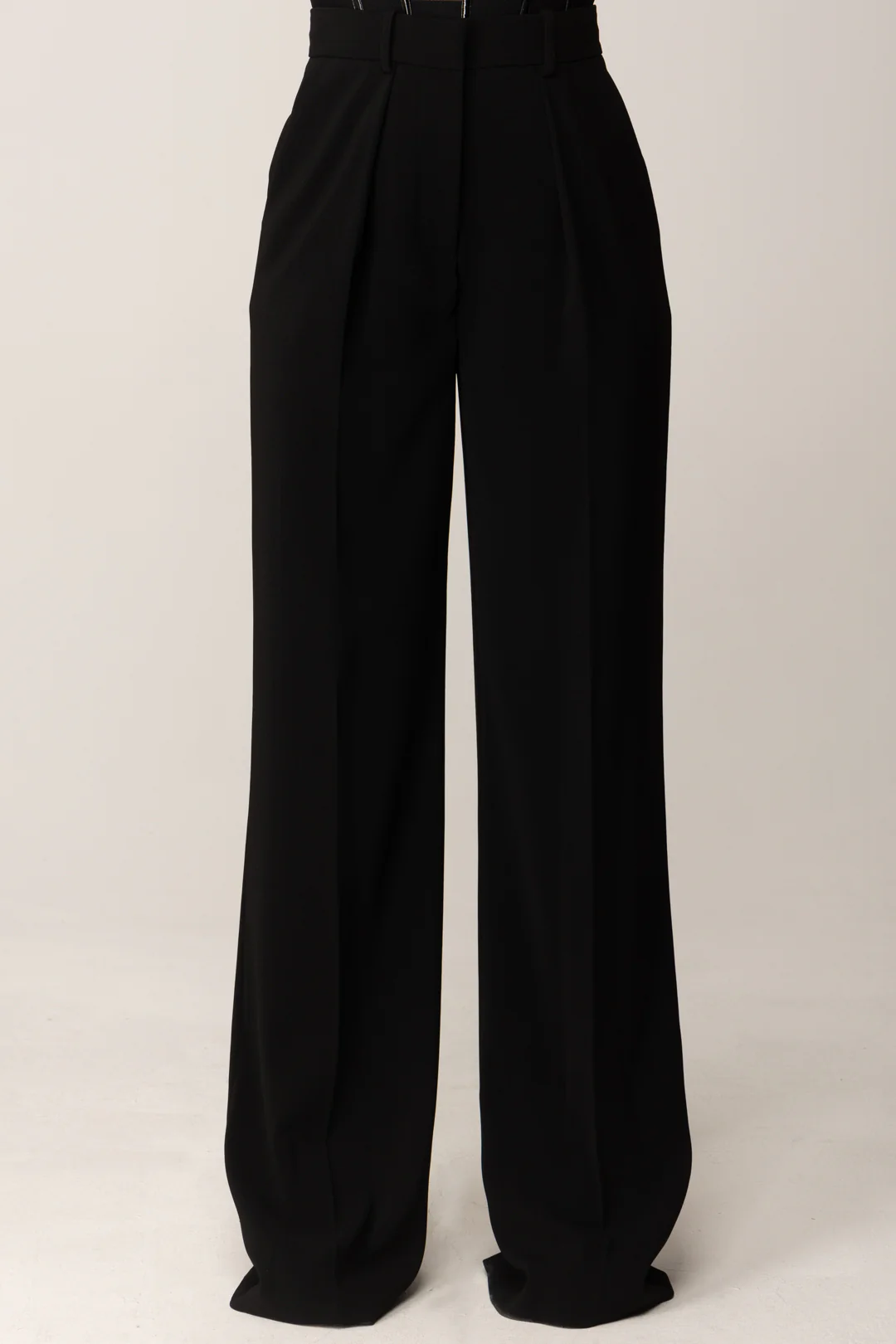 Pantaloni In Crepe Fluido con Pinces - Image 3